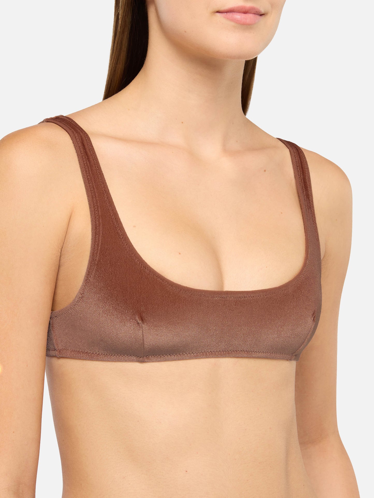 Top bralette clásico de terciopelo marrón camel Naima