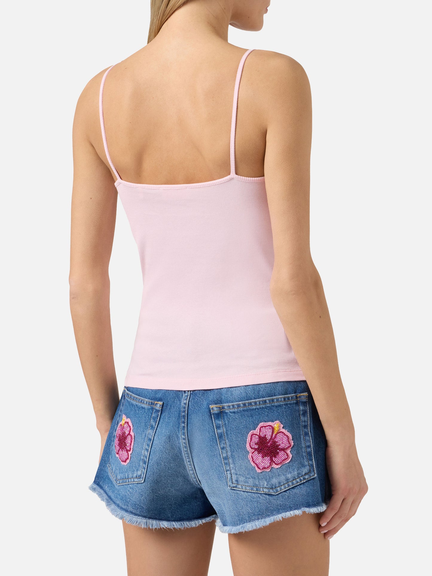Camiseta de tirantes Zaira rosa con logotipo bordado y parche de cuentas