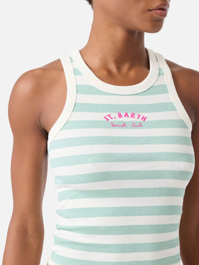 Camiseta de tirantes Ada de rayas verde salvia con bordado beach club 