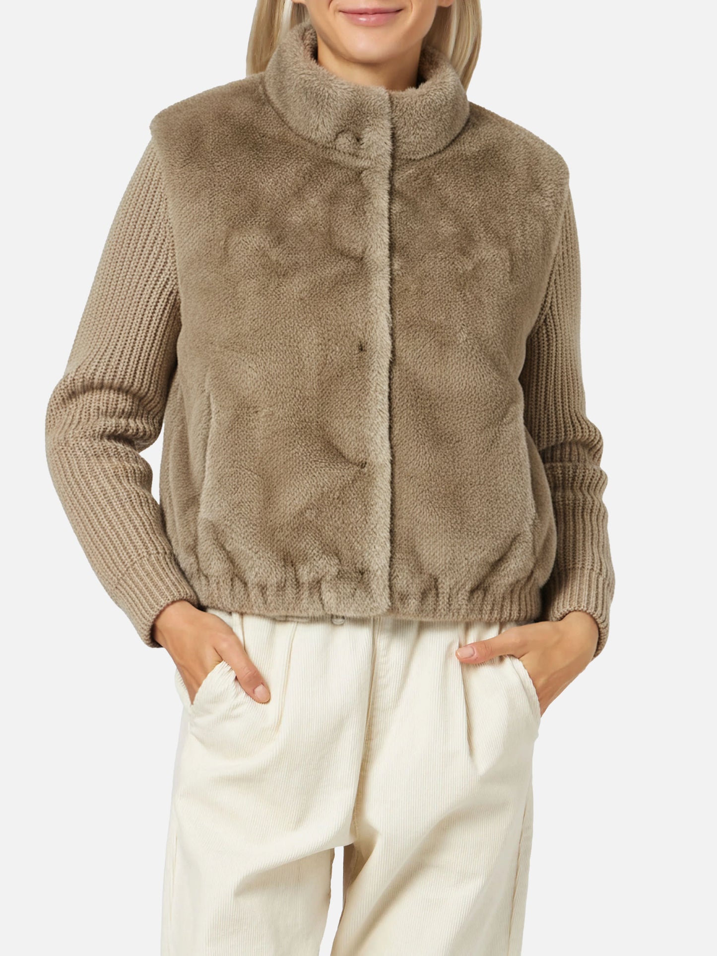 Mael Kunstfell-Gilet mit Strickärmeln 