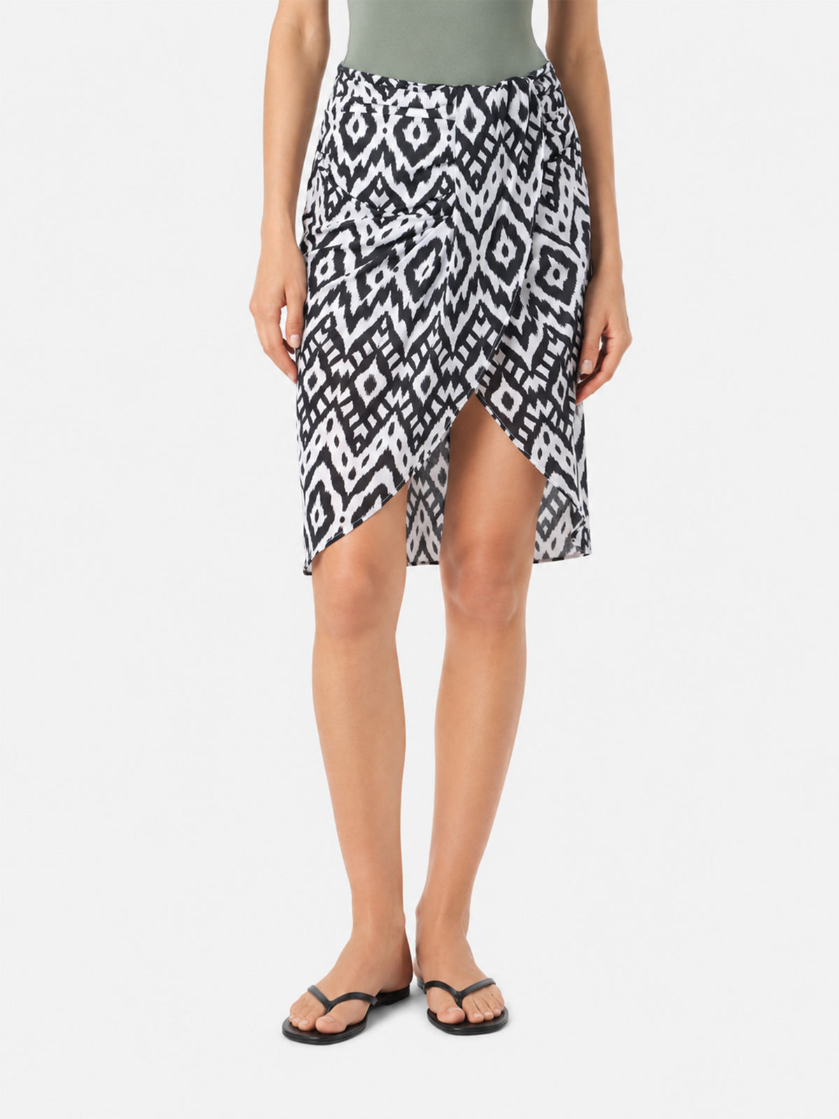 Falda midi Amanda en ikat blanco y negro 
