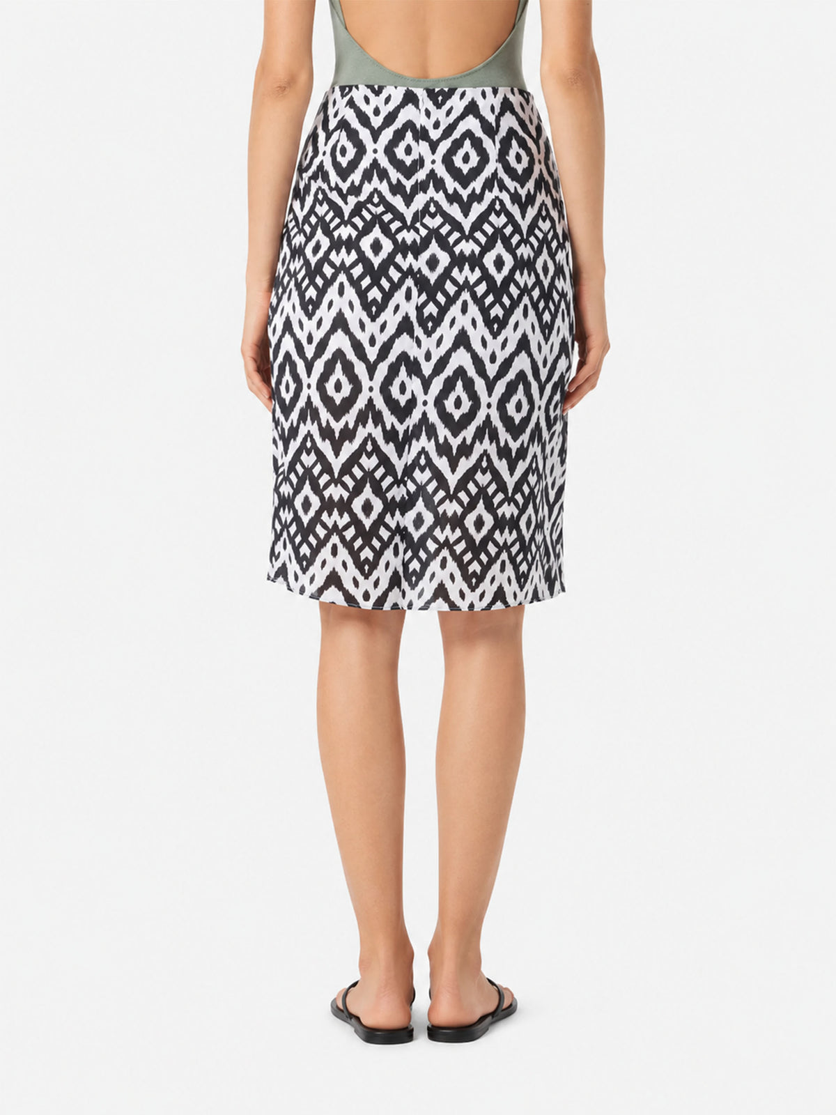 Falda midi Amanda en ikat blanco y negro 