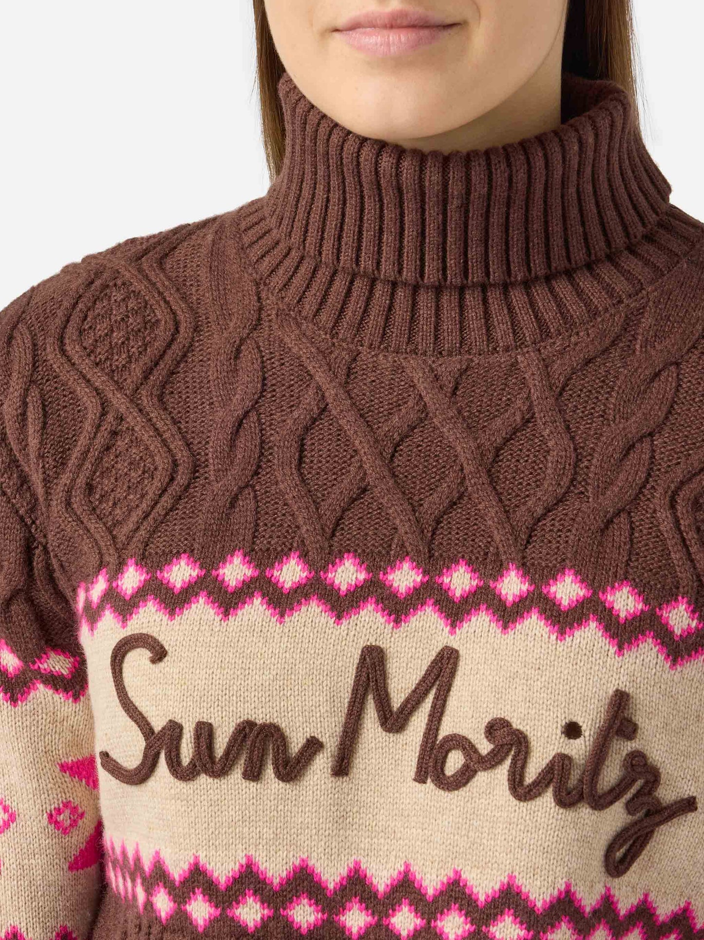 Damenpullover mit halbem Rollkragen und Sun Moritz-Schriftzug