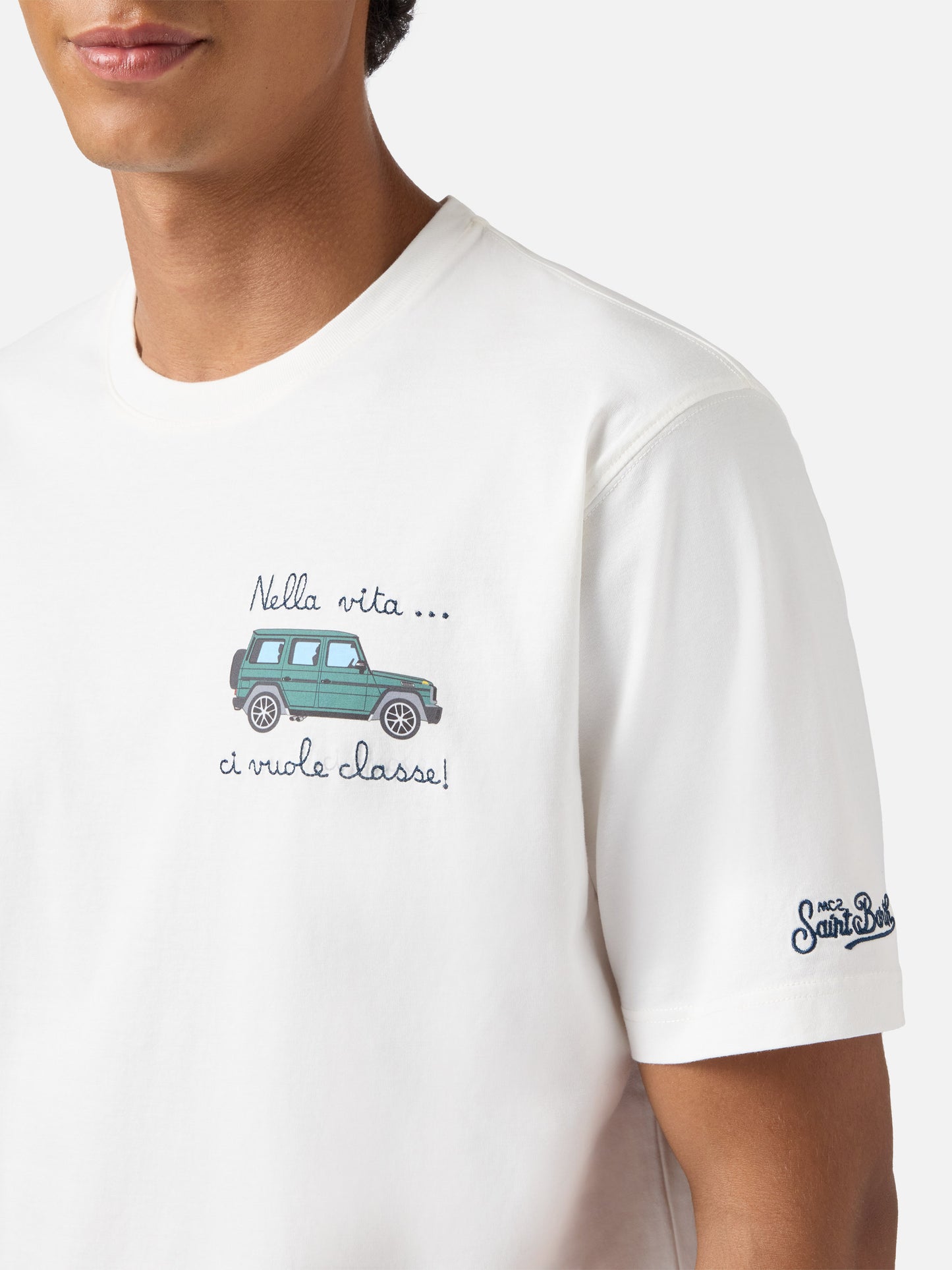 Arnott-Baumwoll-T-Shirt in Weiß mit Auto- und „Nella vita ci vuole classe“-Stickerei