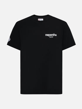 Schwarzes Arnott-Baumwoll-T-Shirt mit Nephenta-Print | NEPENTHA SPECIAL EDITION