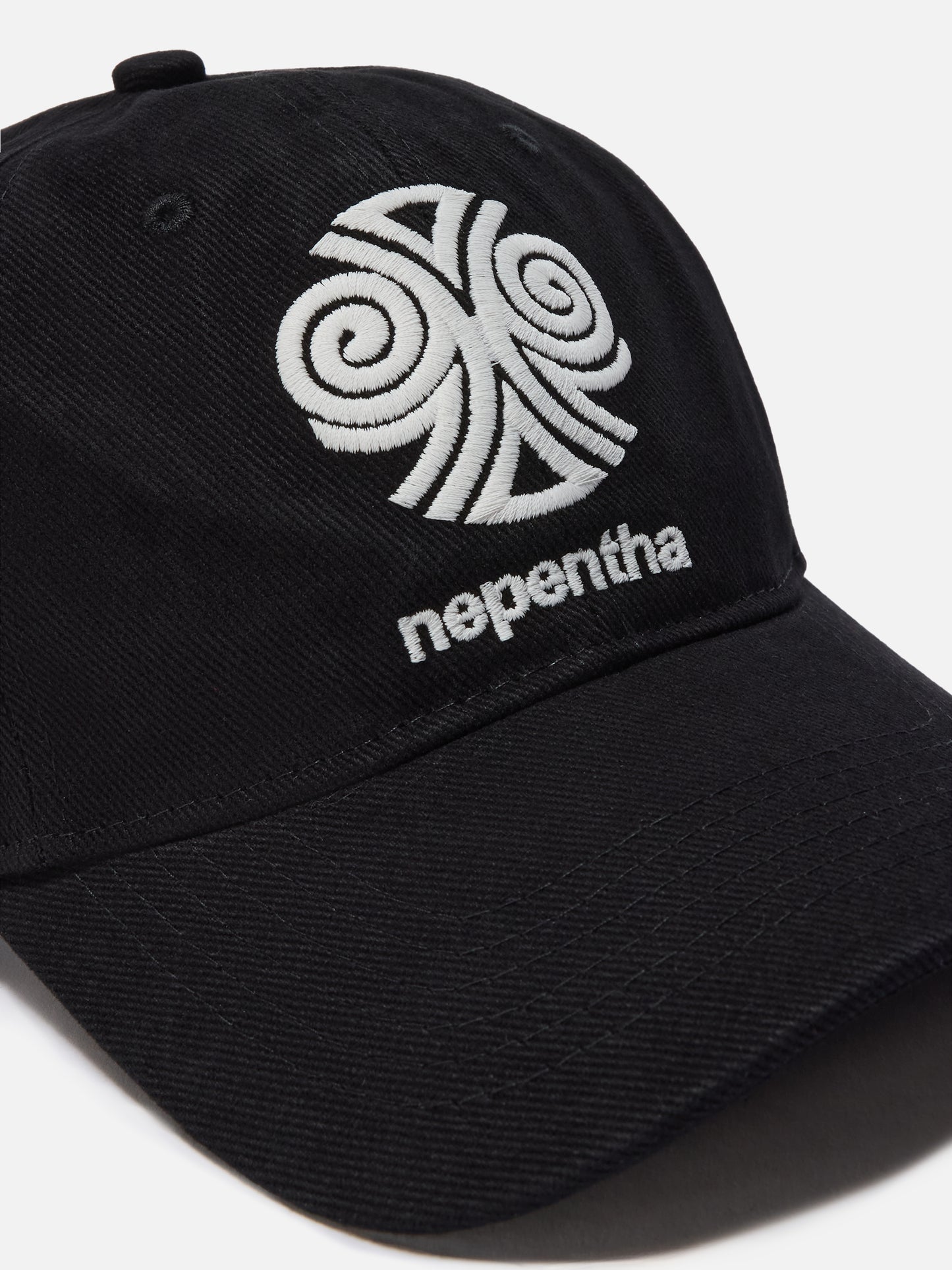 Baseballkappe aus Baumwolle mit Nepentha-Stickerei | NEPENTHA SONDEREDITION