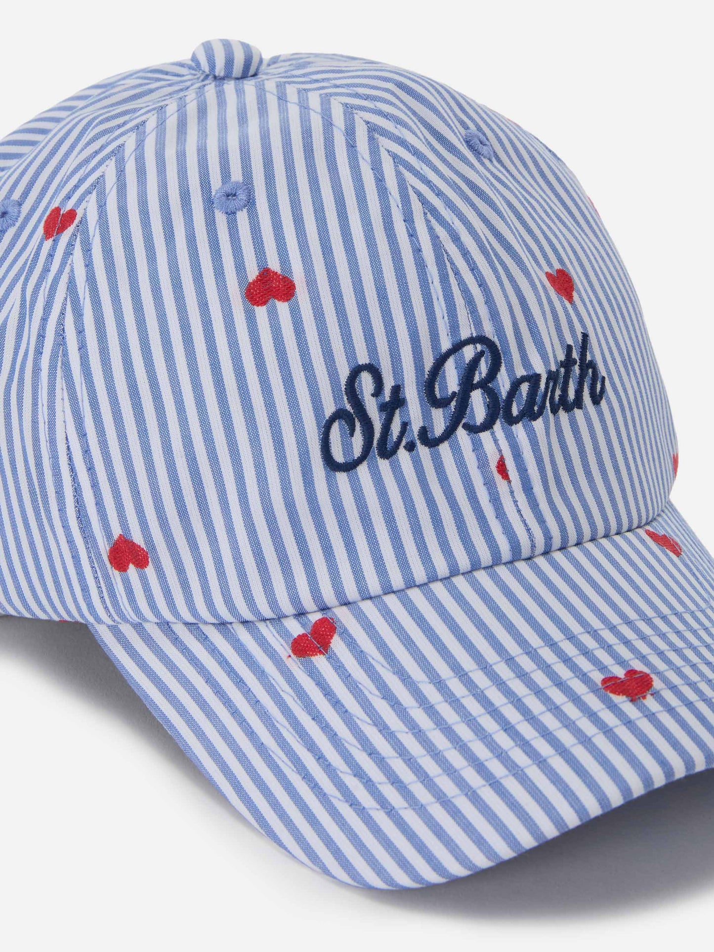 Gorra de béisbol con visera en algodón azul y blanco a rayas con bordado de corazón 
