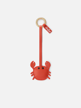 Charm para bolso de piel lisa con forma de cangrejo y etiqueta con logo 