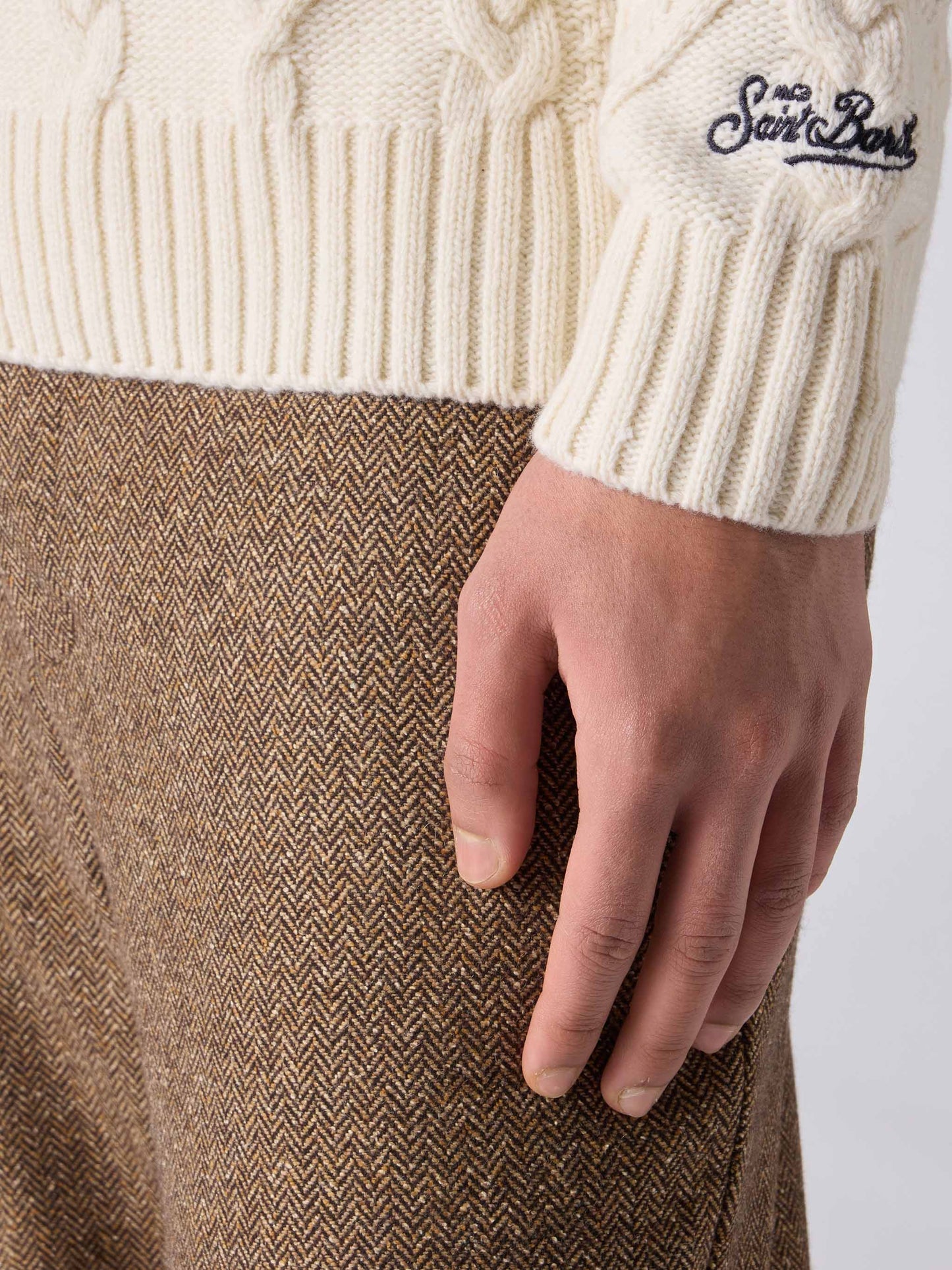 White crewneck sweater Bergen Tricot with Vacanze di Natale '83 embroidery