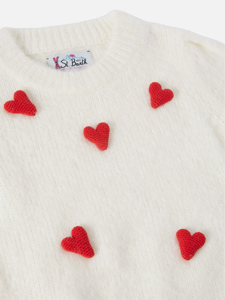 Gebürsteter Pullover Bloom Soft mit gehäkelten Herzapplikationen