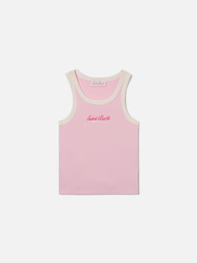 Camiseta de tirantes Blue Jr en rosa con logo bordado y ribetes color crema 