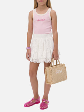Camiseta de tirantes Blue Jr en rosa con logo bordado y ribetes color crema 