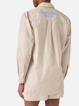 Chemise Brigitte en coton à rayures beiges avec broderie Sport Club 
