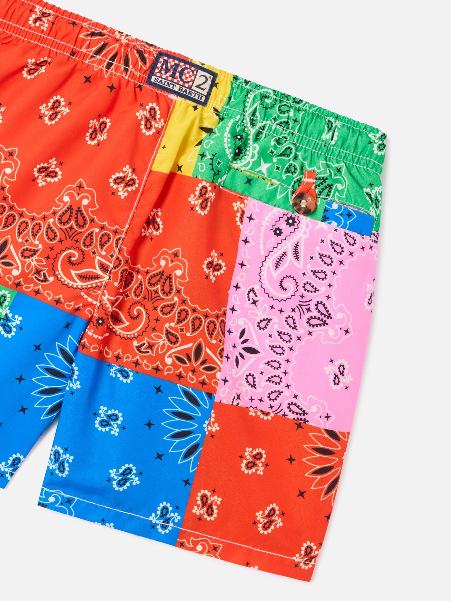 Bañador shorts para niño con estampado bandanna multicolor 