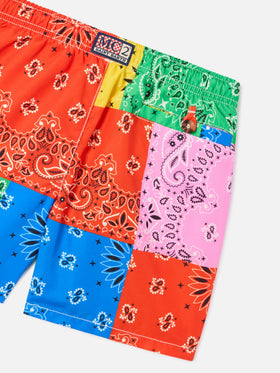 Bañador shorts para niño con estampado bandanna multicolor 
