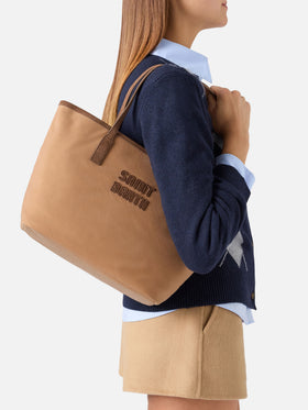 Borsa Medium City nocciola in tessuto cerato con ricamo logo
