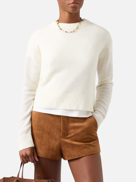 Pull col rond Lucille en maille douce mélangée d’alpaga et de laine coloris off white avec logo brodé 