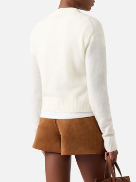 Pull col rond Lucille en maille douce mélangée d’alpaga et de laine coloris off white avec logo brodé 