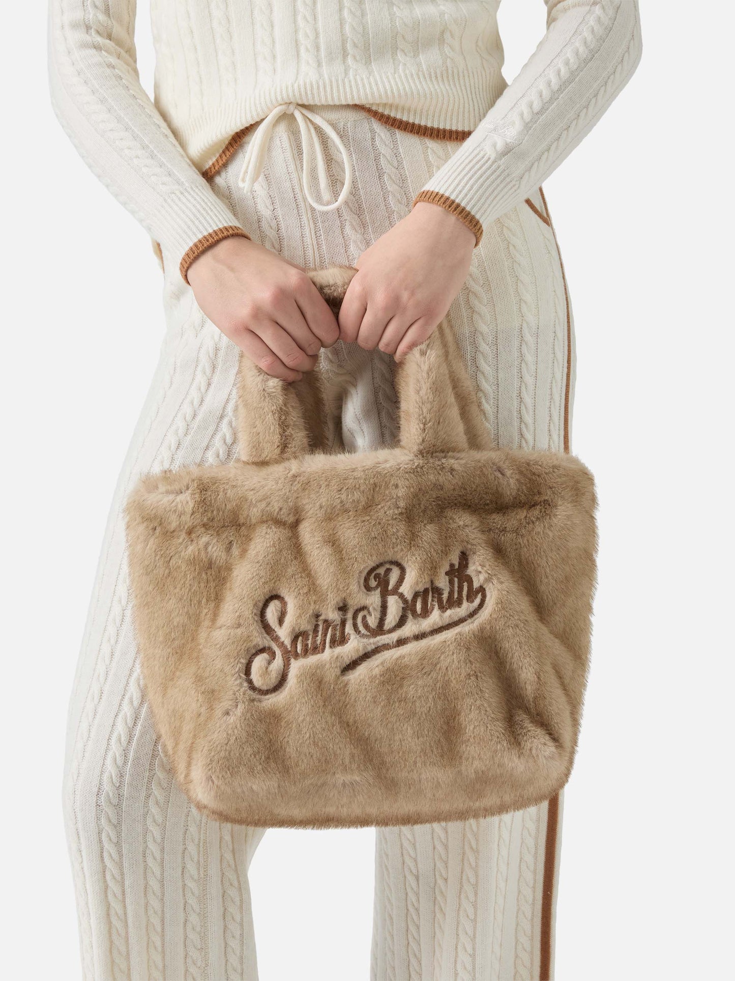 Colette Soft Handtasche aus beigefarbenem Kunstpelz