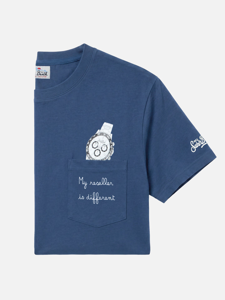 Camiseta Connor de algodón en azul con bordado en el bolsillo My reseller is different 