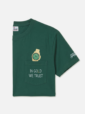 Camiseta con bolsillo Connor en verde con bordado In Gold We Trust 