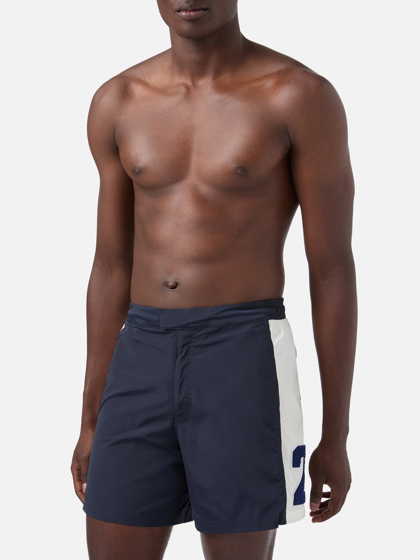 Herren-Badeshorts mit Bändern und Aufnäher