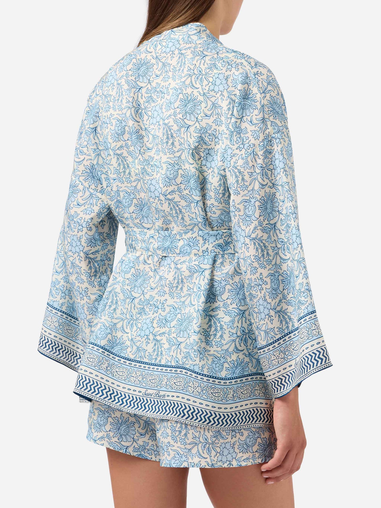 Kimono court Carly en soie avec imprimé batik floral 