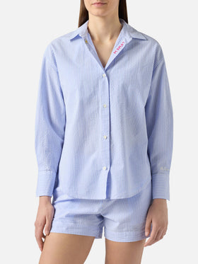 Chemise Cristal en seersucker rayé bleu clair avec broderie 