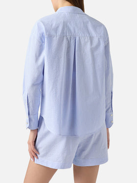 Chemise Cristal en seersucker rayé bleu clair avec broderie 