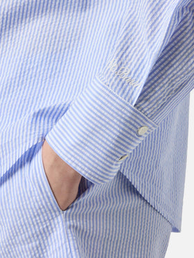 Chemise Cristal en seersucker rayé bleu clair avec broderie 