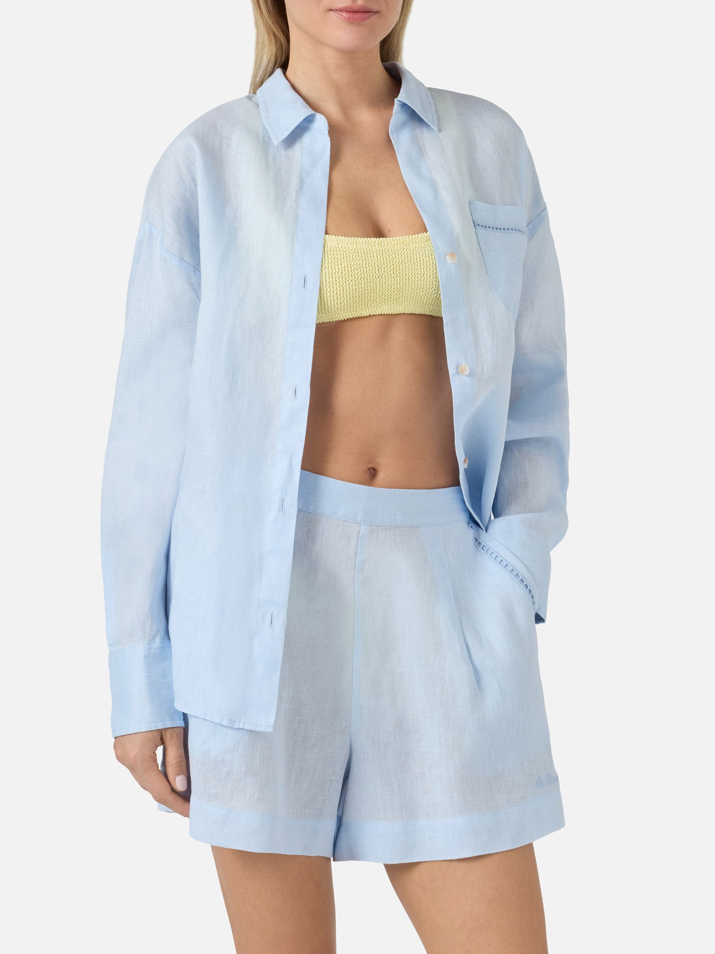 Chemise Cristal en lin bleu clair avec broderie Saint Barth ajourée 