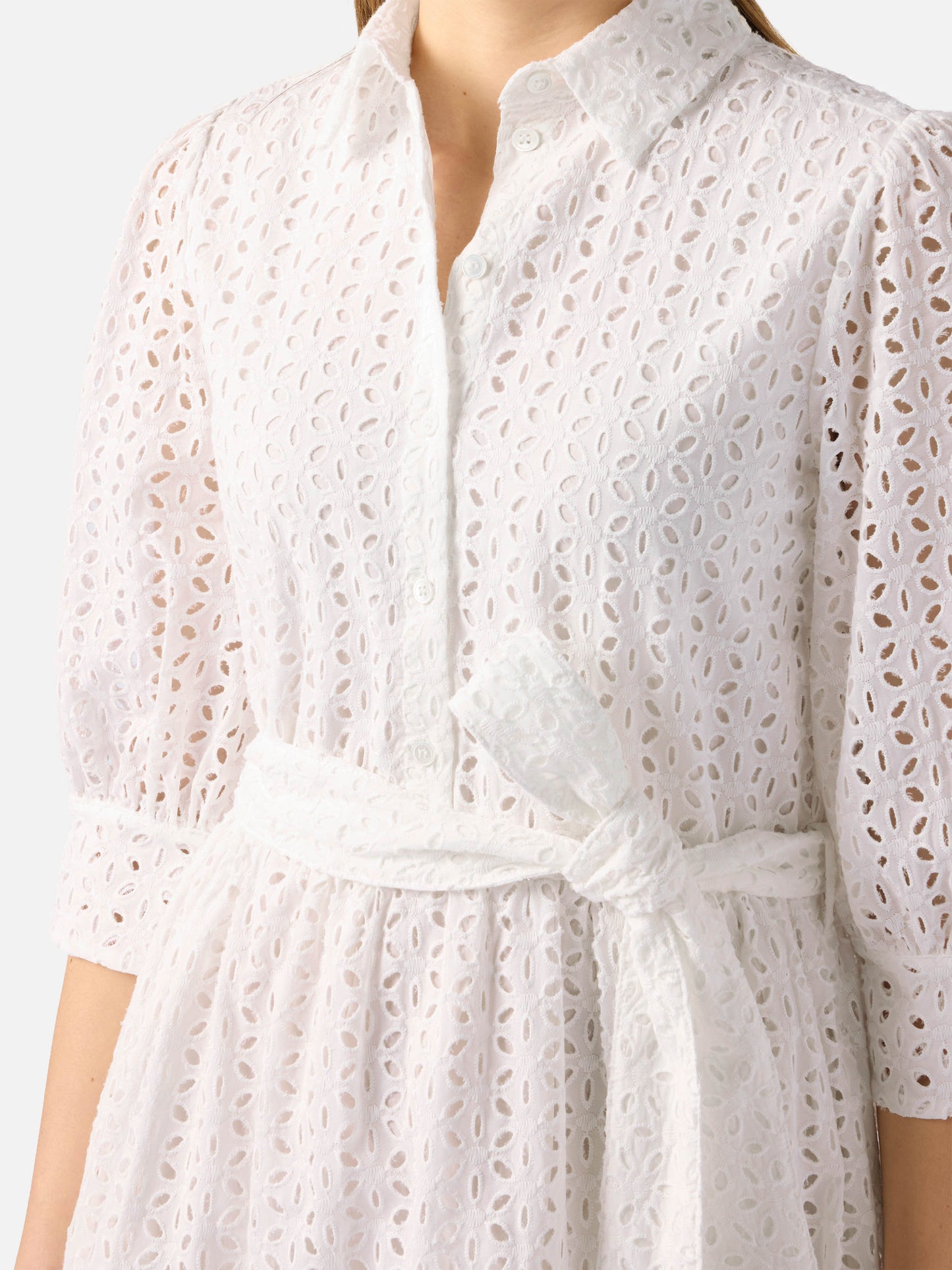 Weißes Baumwoll-Kurzkleid Daisi mit Stickereien