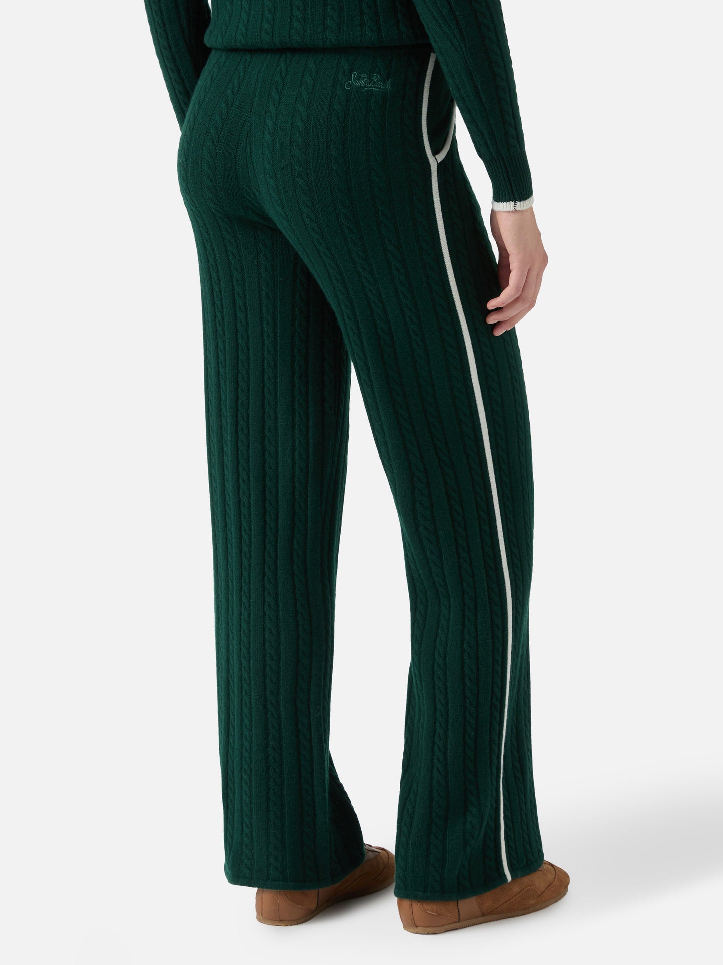 Dinard-Zopfstrickhose aus britisch-grüner Wolle mit St.-Barth-Stickerei