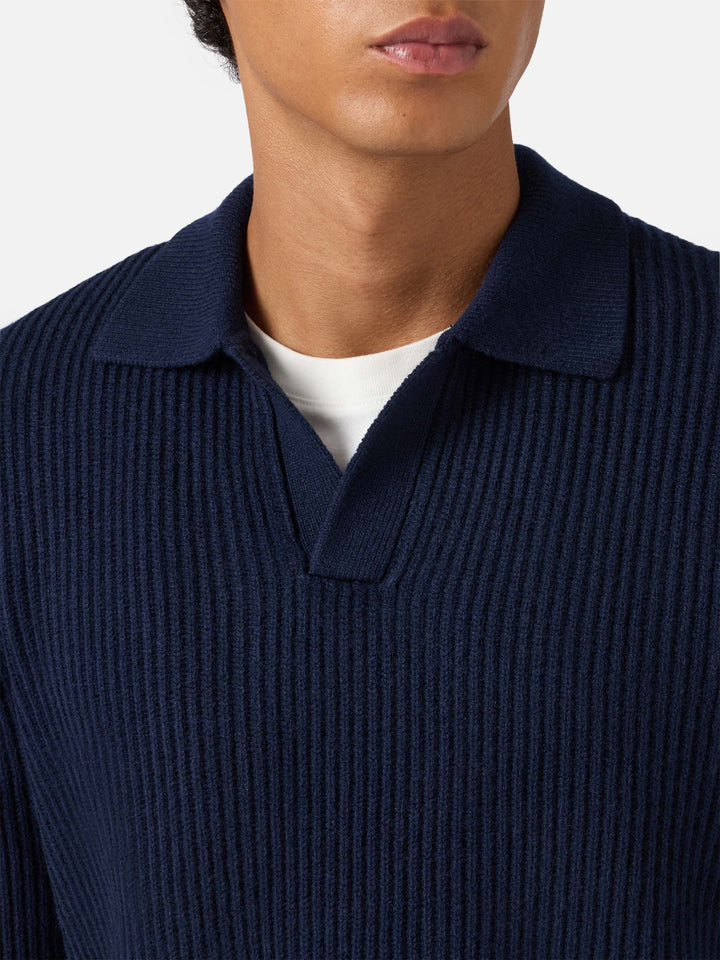 Marineblaues Polohemd aus reiner Wolle, gestrickt von Downing