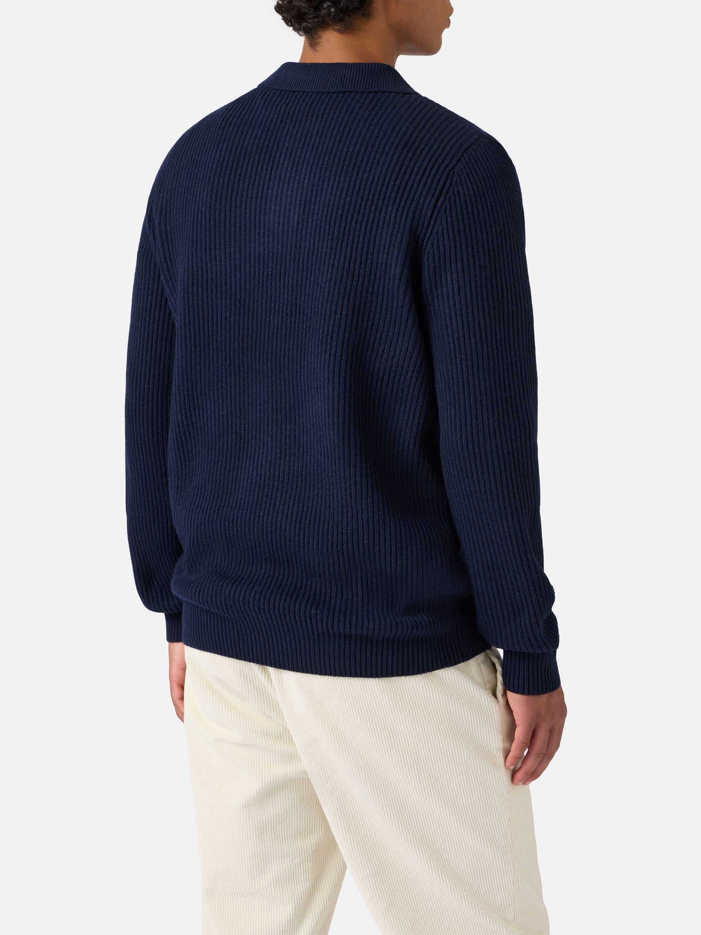 Marineblaues Polohemd aus reiner Wolle, gestrickt von Downing