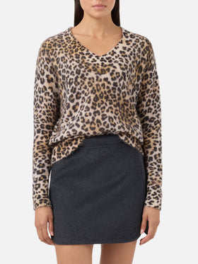 Elara V-Ausschnitt-Pullover aus kamelfarbenem Mohair-Mix mit Leopardenmuster