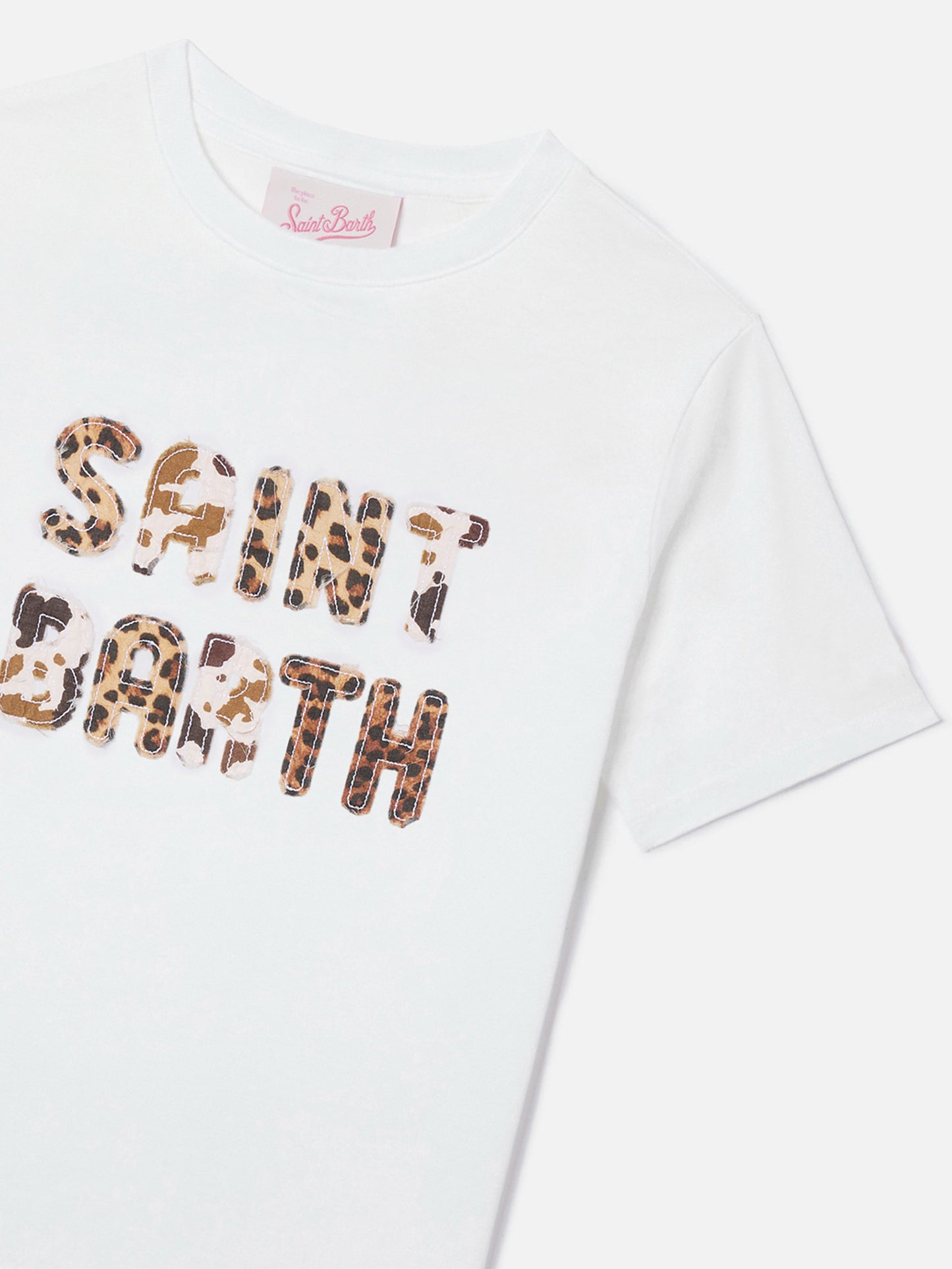Elly T-Shirt aus weißer Baumwolle mit Logo-Patch im Animal-Print 