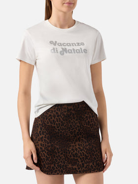 Emilie Baumwoll-T-Shirt in Weiß mit „Vacanze di Natale“-Glitzerdruck in Silber | VACANZE DI NATALE SONDERAUSGABE