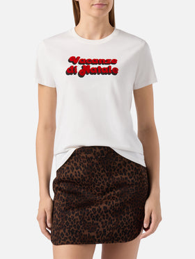 Emilie T-Shirt aus Bio-Baumwolle in Weiß mit Flockdruck „Vacanze di Natale“ | VACANZE DI NATALE SONDERAUSGABE