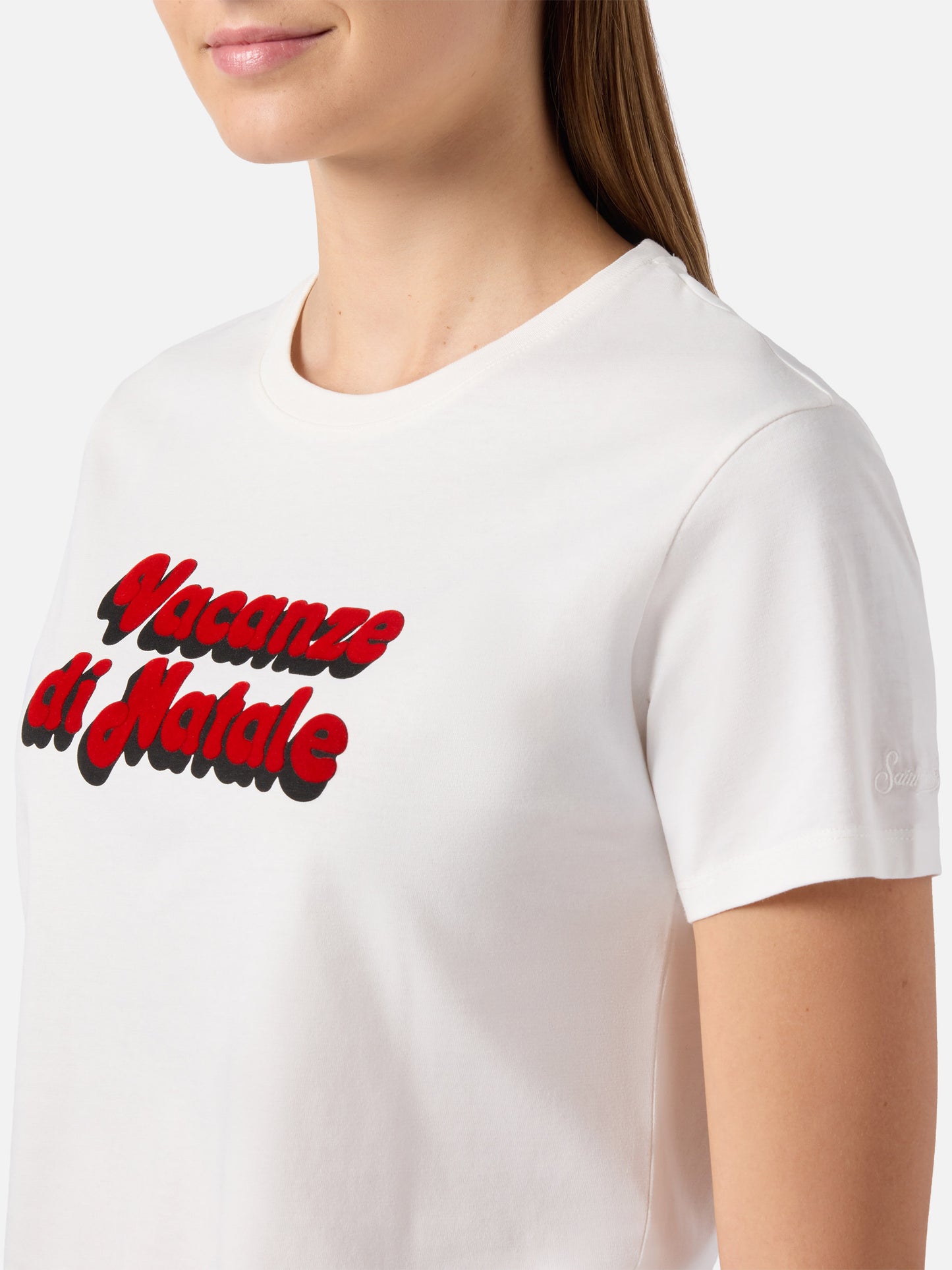 Emilie T-Shirt aus Bio-Baumwolle in Weiß mit Flockdruck „Vacanze di Natale“ | VACANZE DI NATALE SONDERAUSGABE