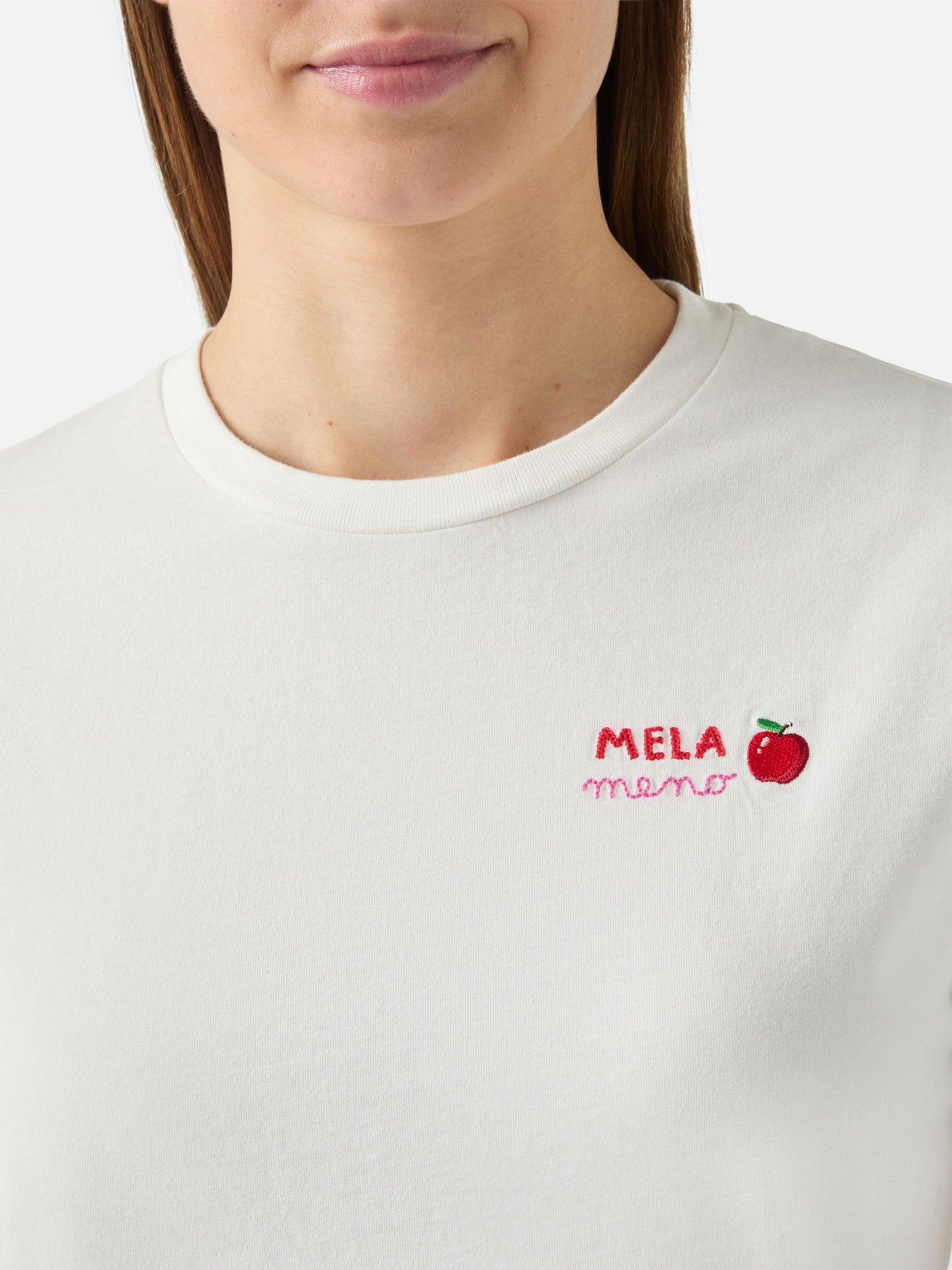 Camiseta de algodón Emilie en blanco con bordado Mela Meno 