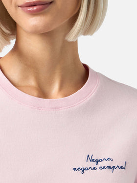 Woman heavy cotton pink t-shirt Emilie with Negare, negare sempre! embroidery | VACANZE DI NATALE SPECIAL EDITION - MC2 Saint Barth