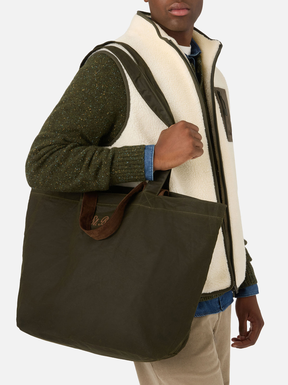 Bolso Essential encerado tote verde militar con bordado del logo 