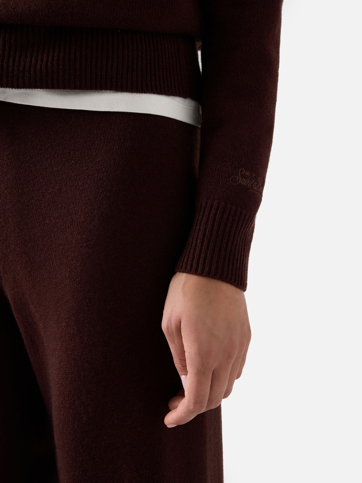 Brauner Strickpullover aus Eze Wolle mit Polokragen 