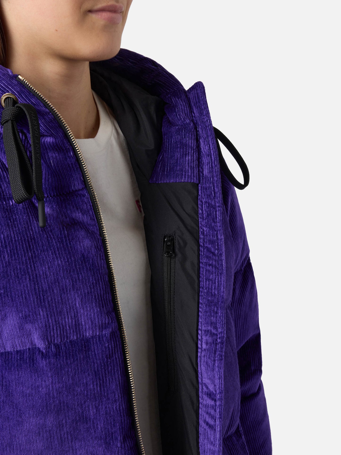 Chaqueta acolchada con capucha Geneve de pana morada 