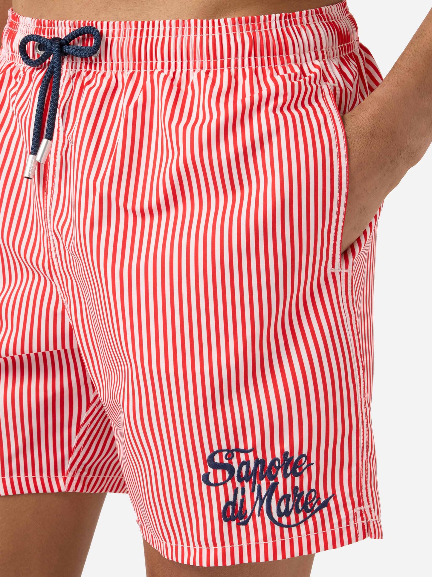 Short de bain rayé rouge Gustavia avec broderie Sapore di Mare | Édition spéciale 