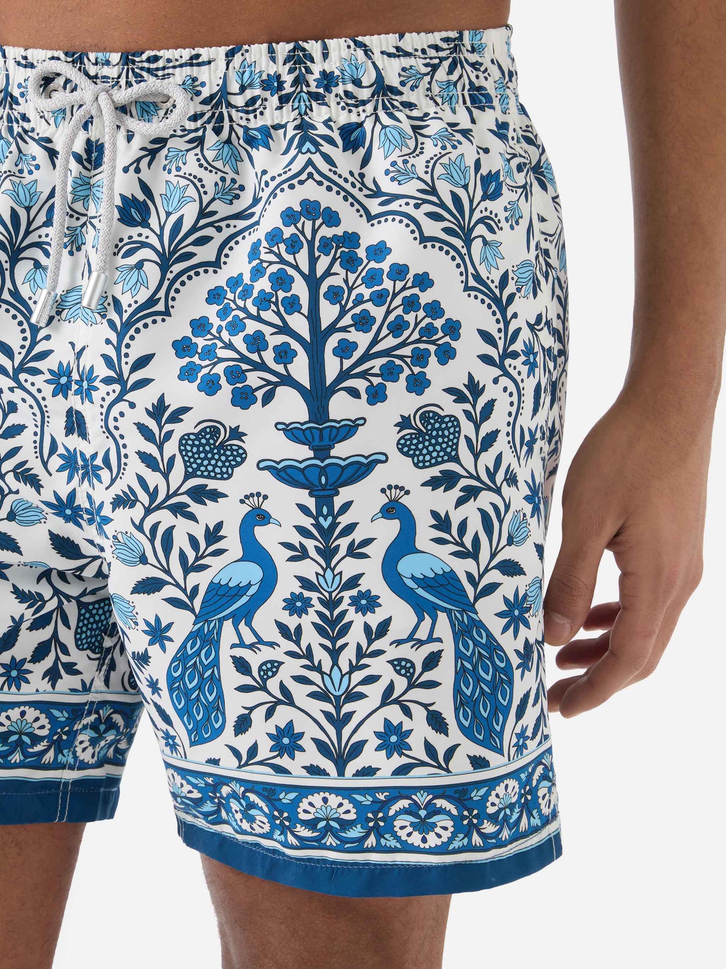 Bañador corto blanco Gustavia con estampado de pavo real en contraste 