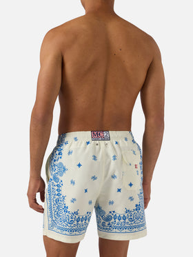 Short de bain Gustavia bleu clair et blanc à imprimé bandana 