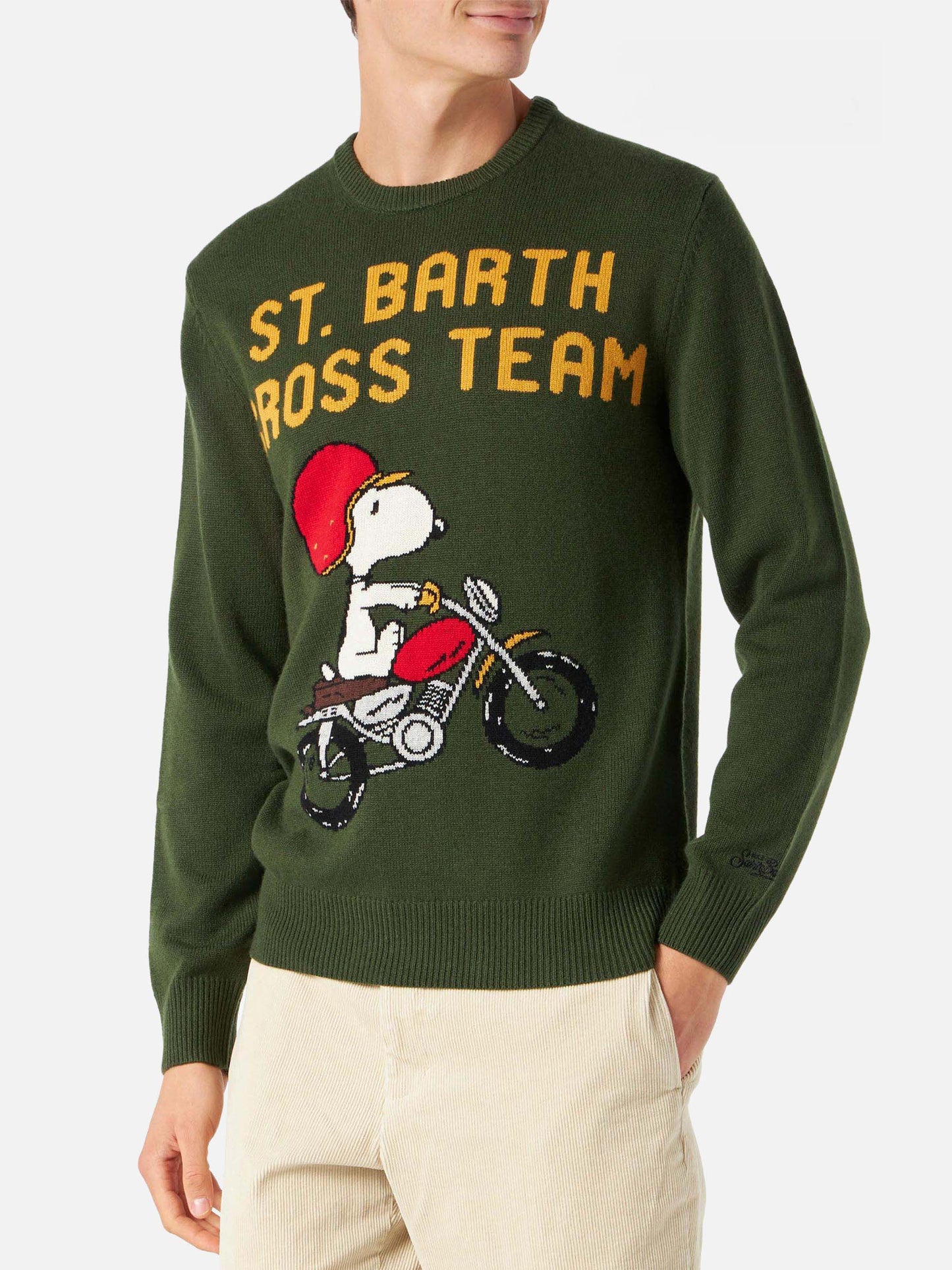 Herren-Pullover in Militärgrün mit Snoopy-Aufdruck | PEANUTS™ SONDEREDITION