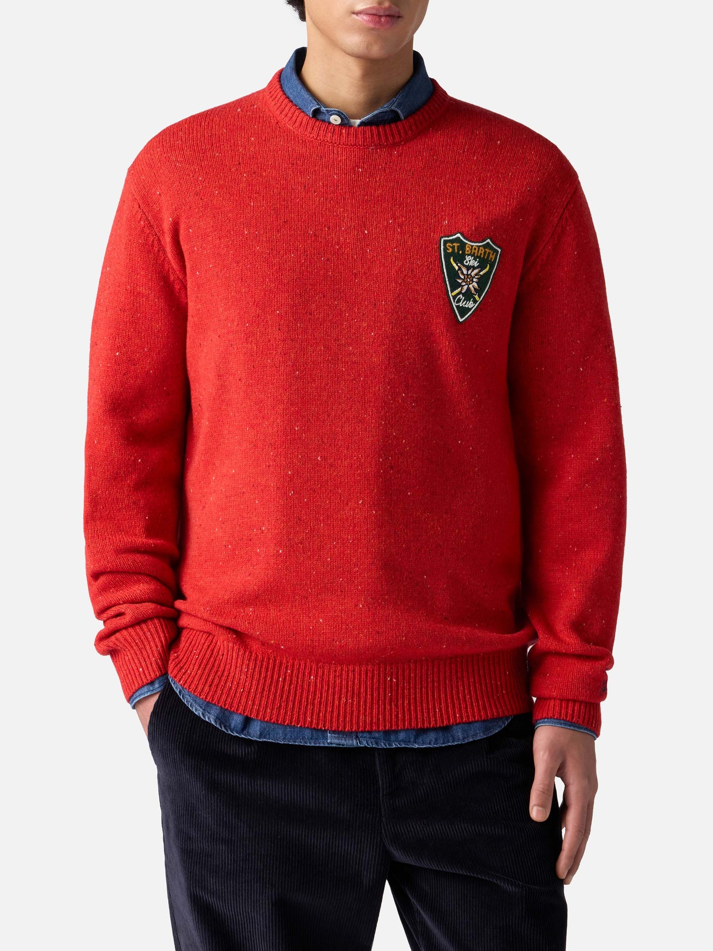 Mann roter Pullover